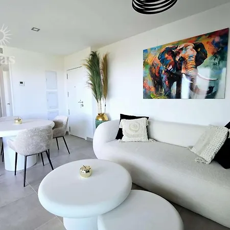 Beautiful Terrace Pool 4pers Sea דירה *