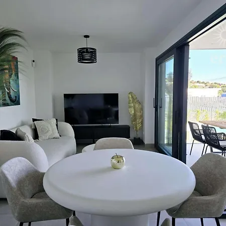 Beautiful Terrace Pool 4pers Sea דירה